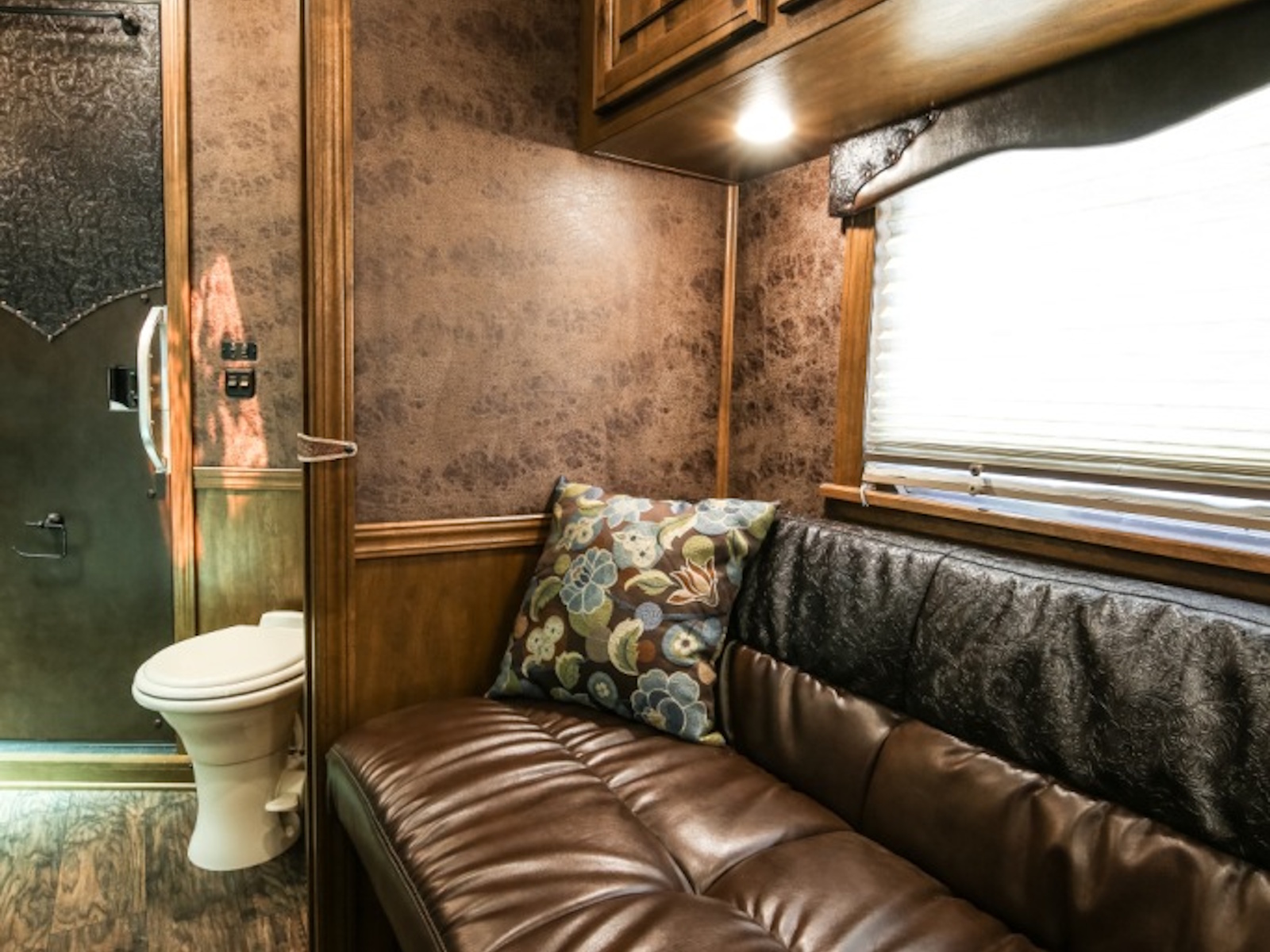2026 Elite Trailers Gooseneck Mustang LQ Horse Trailer Horse Trailer
