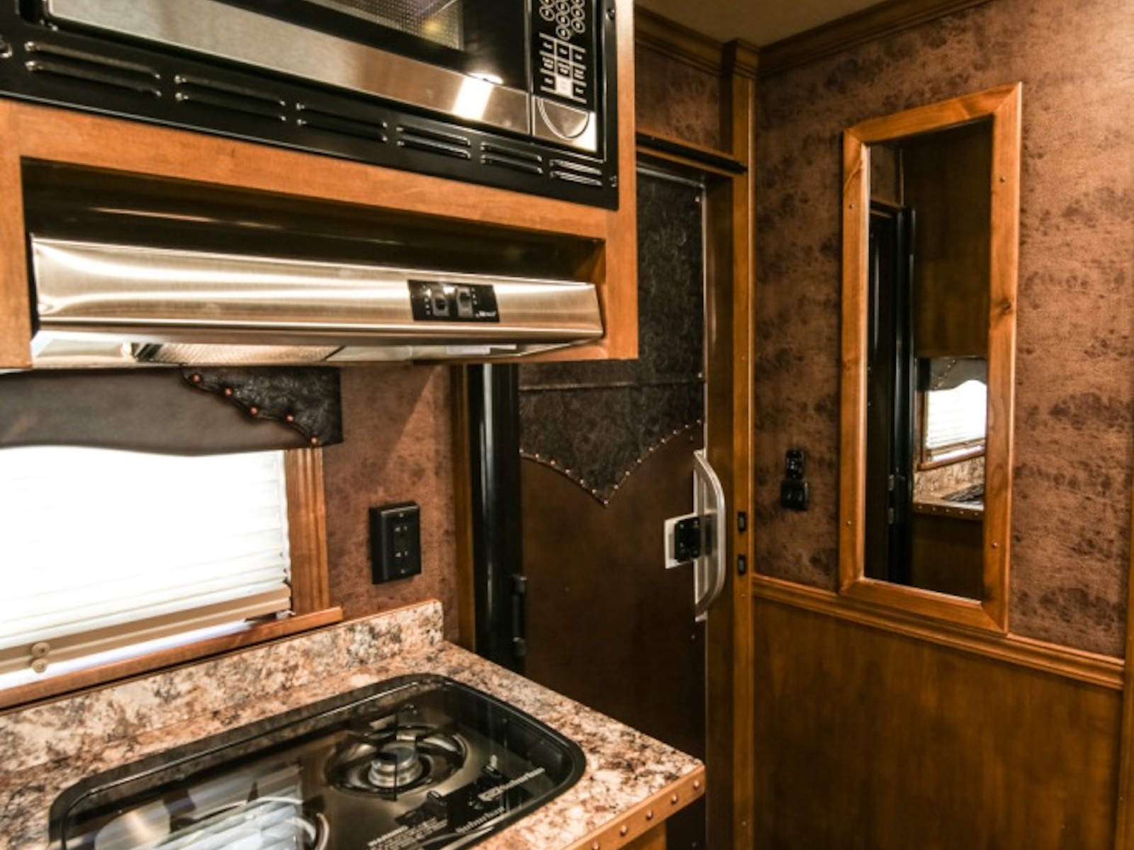 2026 Elite Trailers Gooseneck Mustang LQ Horse Trailer Horse Trailer