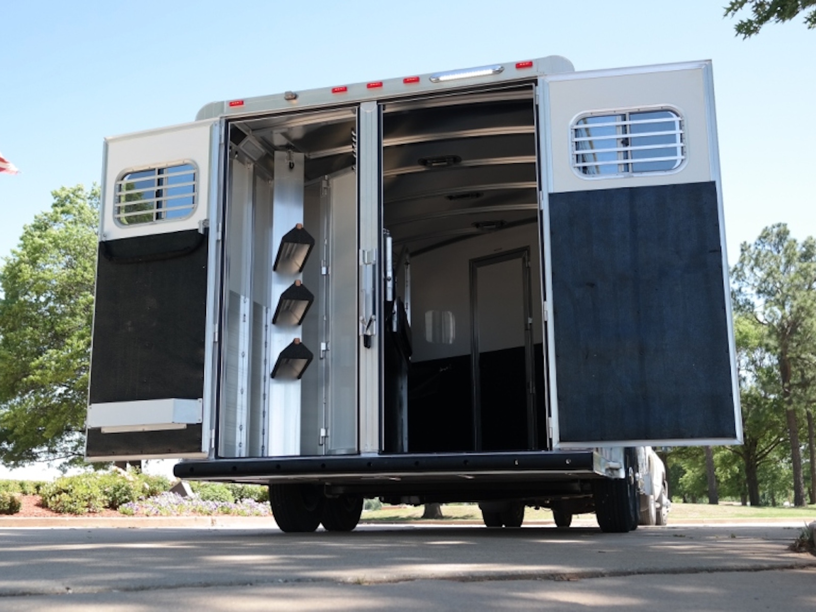 2026 Elite Trailers Gooseneck Mustang LQ Horse Trailer Horse Trailer