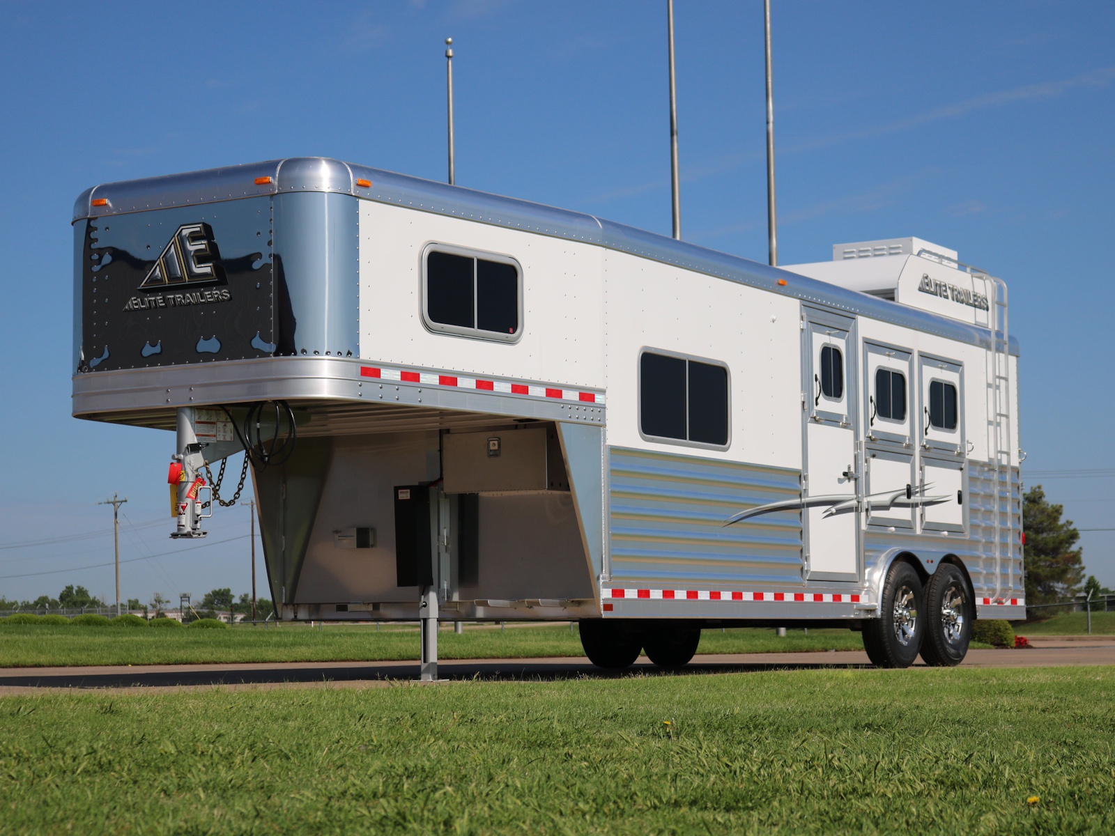 2026 Elite Trailers Gooseneck Mustang LQ Horse Trailer Horse Trailer