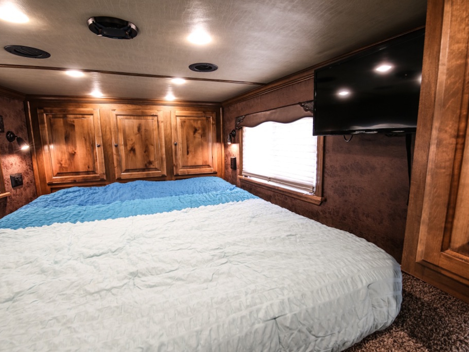 2026 Elite Trailers Gooseneck Mustang LQ Horse Trailer Horse Trailer