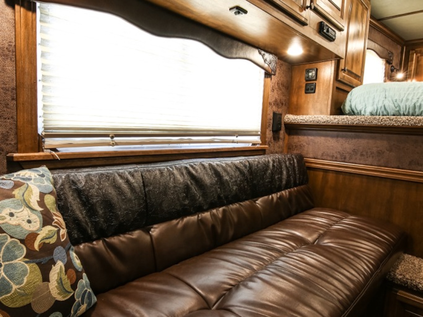 2026 Elite Trailers Gooseneck Mustang LQ Horse Trailer Horse Trailer