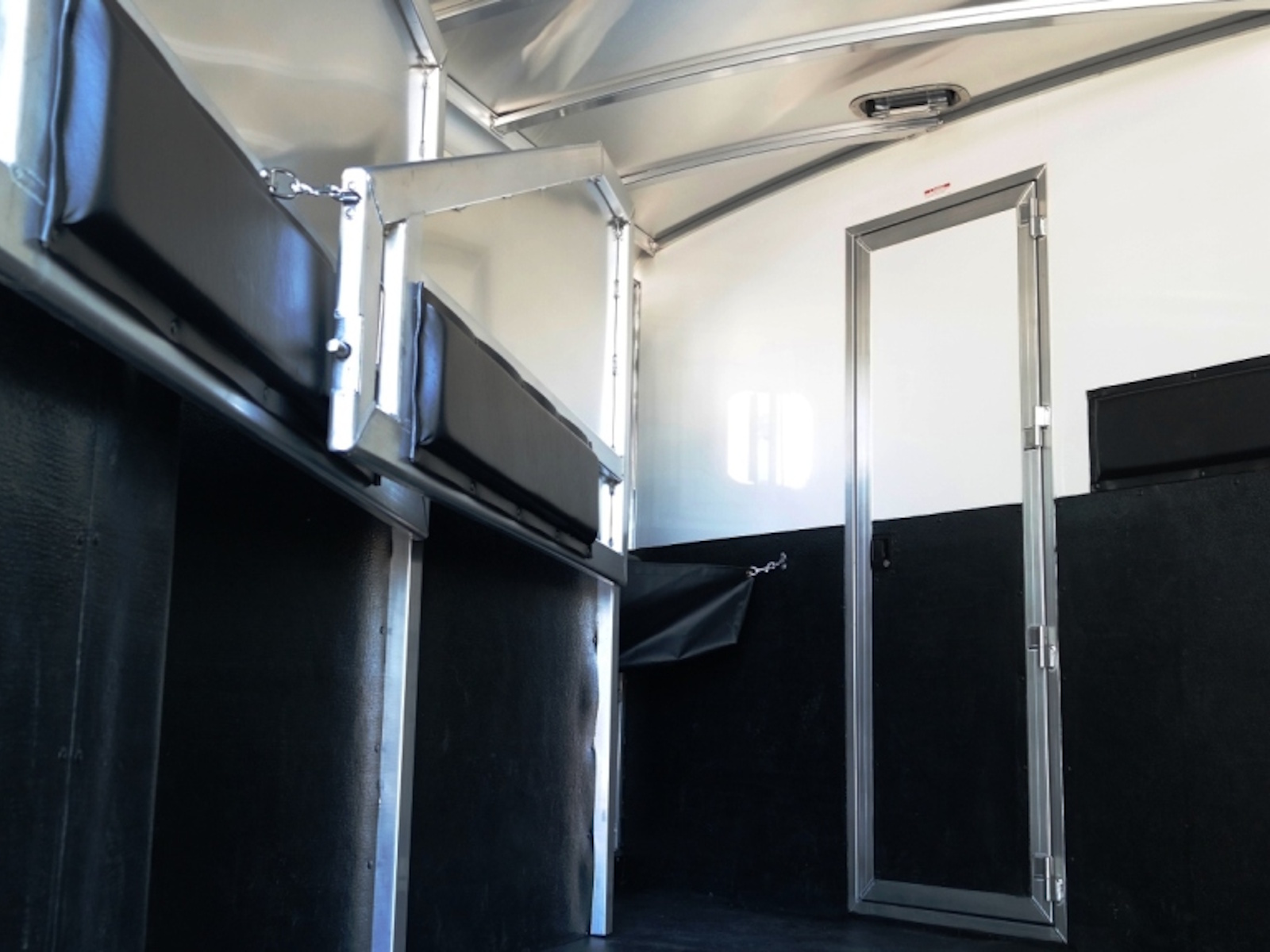 2026 Elite Trailers Gooseneck Mustang LQ Horse Trailer Horse Trailer