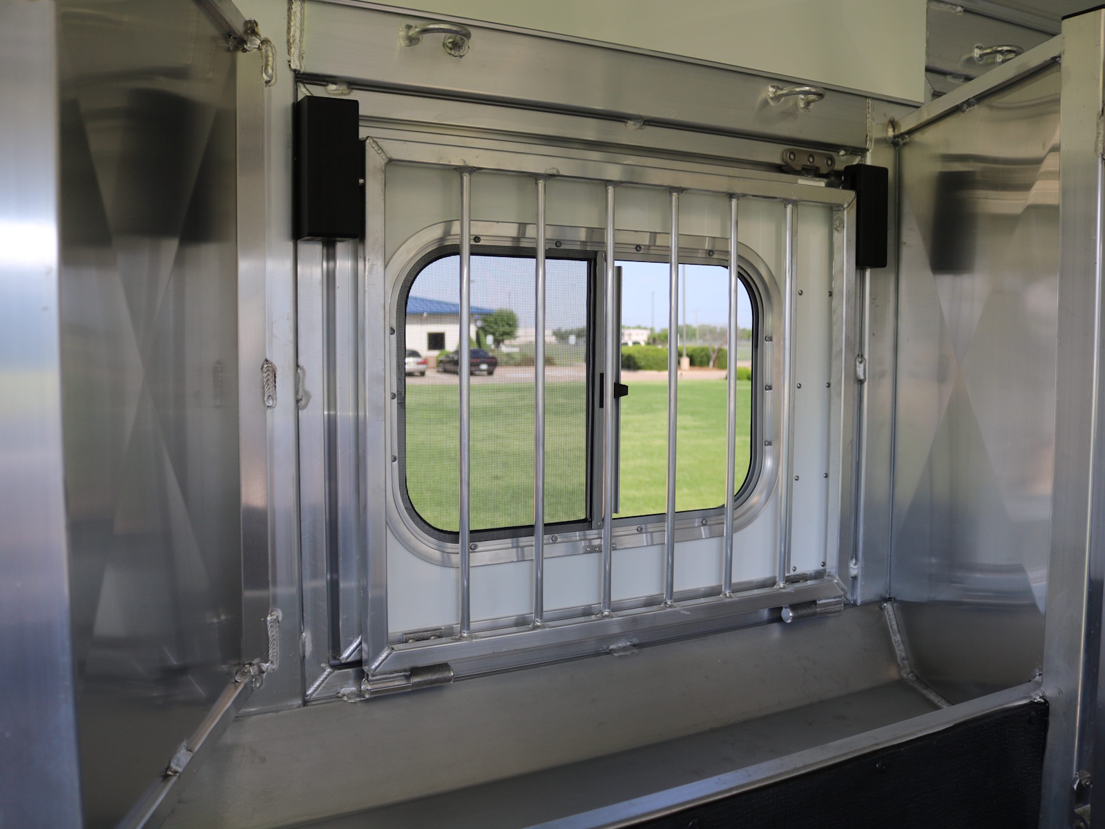 2026 Elite Trailers Gooseneck Mustang LQ Horse Trailer Horse Trailer
