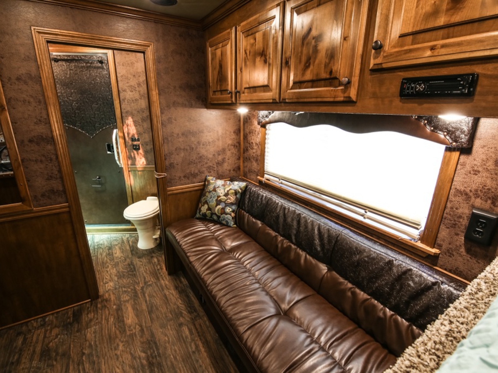 2026 Elite Trailers Gooseneck Mustang LQ Horse Trailer Horse Trailer
