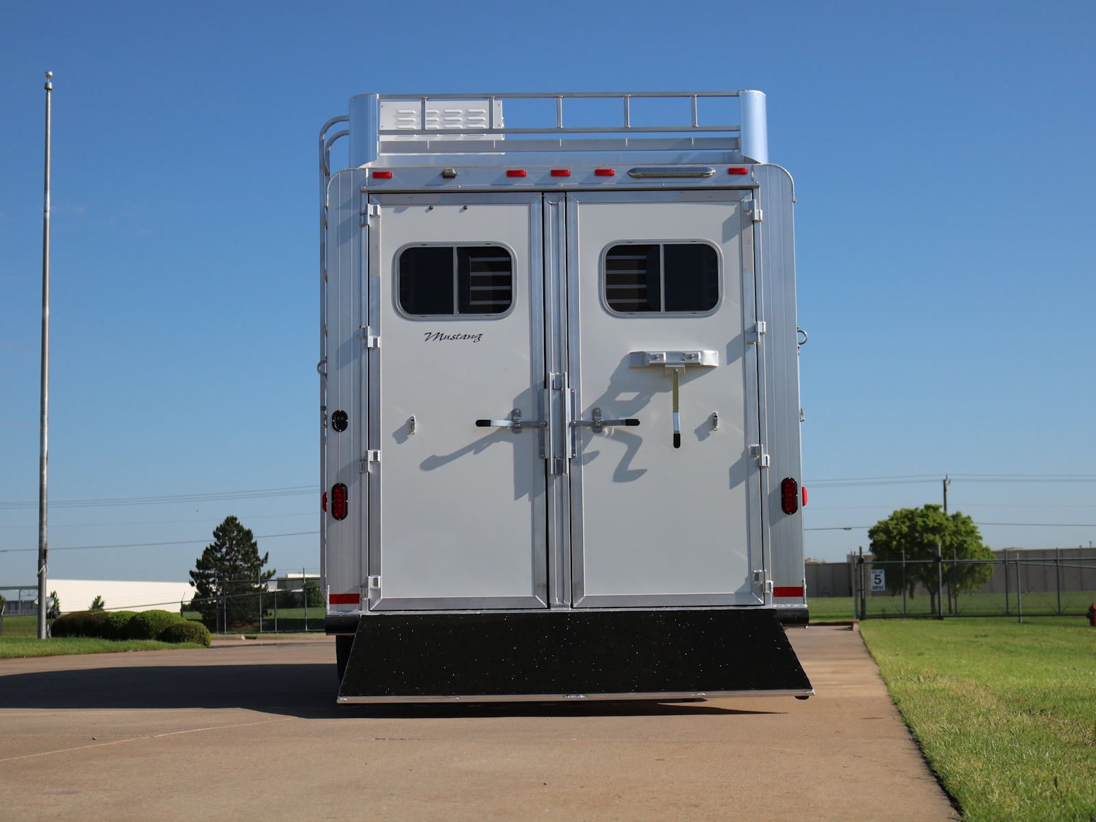 2026 Elite Trailers Gooseneck Mustang LQ Horse Trailer Horse Trailer