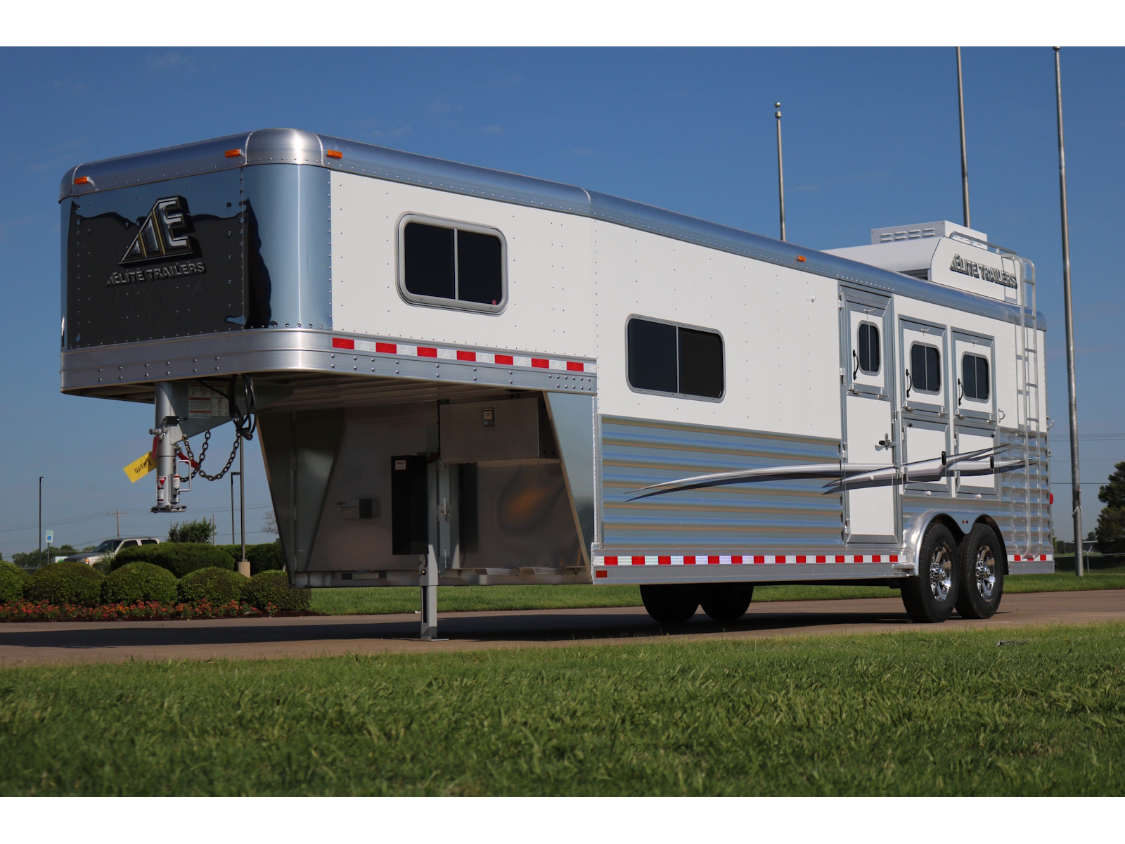 2026 Elite Trailers Gooseneck Mustang LQ Horse Trailer Horse Trailer