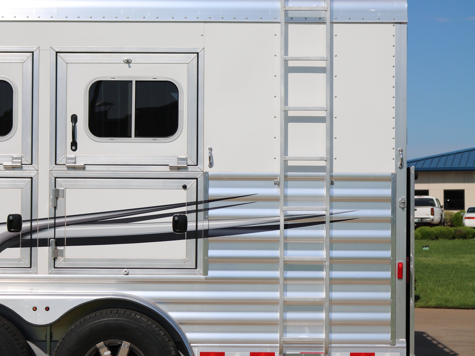 2026 Elite Trailers Gooseneck Mustang LQ Horse Trailer Horse Trailer