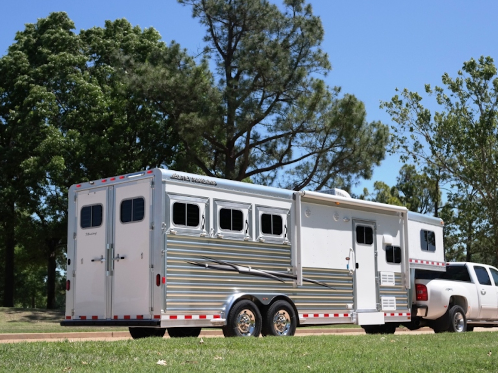2026 Elite Trailers Gooseneck Mustang LQ Horse Trailer Horse Trailer