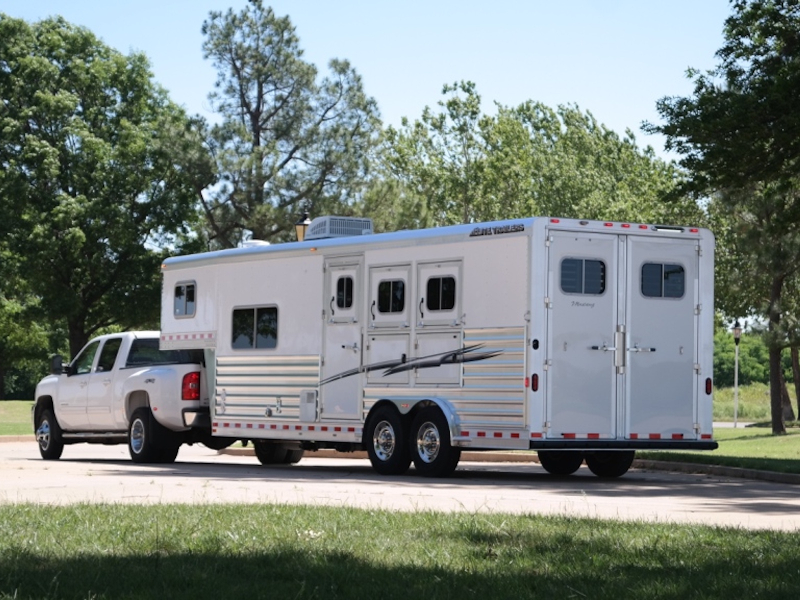 2026 Elite Trailers Gooseneck Mustang LQ Horse Trailer Horse Trailer