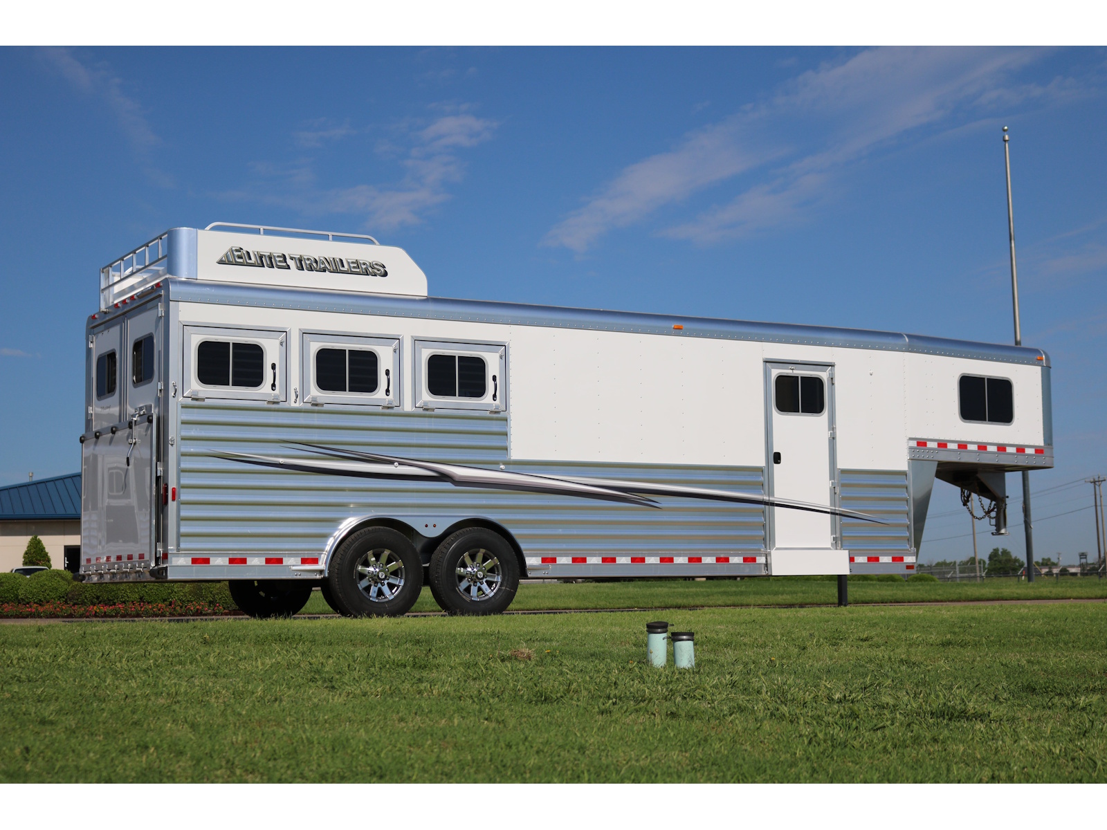2026 Elite Trailers Gooseneck Mustang LQ Horse Trailer Horse Trailer