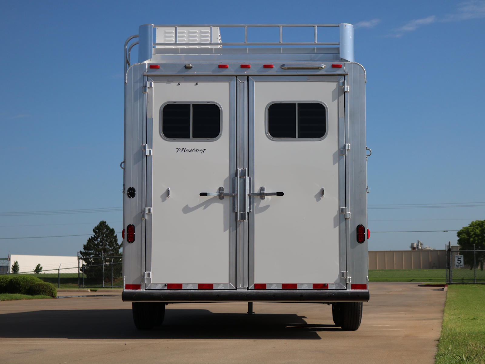 2026 Elite Trailers Gooseneck Mustang LQ Horse Trailer Horse Trailer