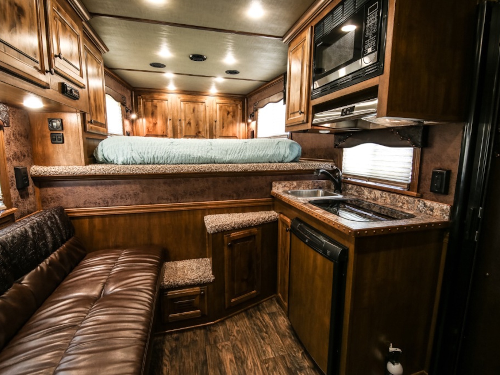 2026 Elite Trailers Gooseneck Mustang LQ Horse Trailer Horse Trailer