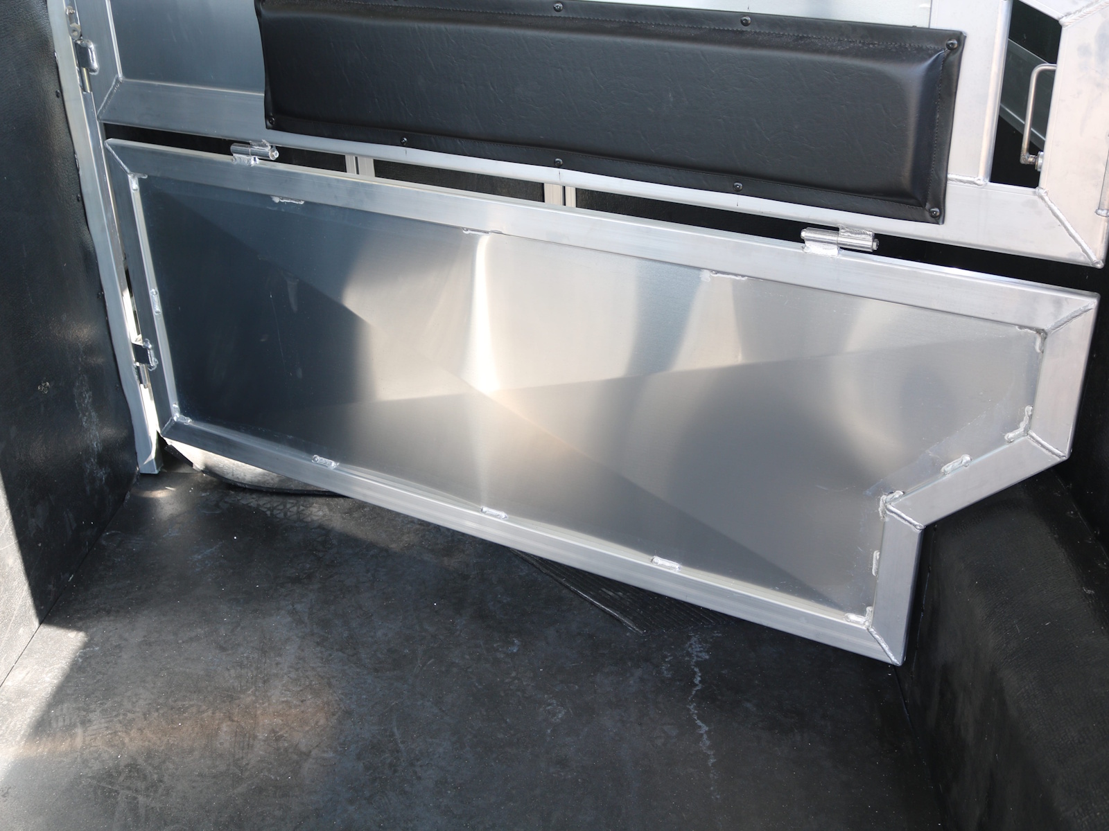 2026 Elite Trailers Gooseneck Mustang LQ Horse Trailer Horse Trailer